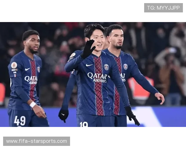 巴黎李刚仁突破创造训练亮眼再掀艺术新潮流